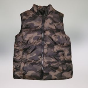 NWOT Old Navy Kids Vest. Camouflage, Size 10-12